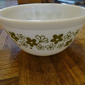 VINTAGE 1970S PYREX, Spring Blossom, crazy Daisy mixing bowl